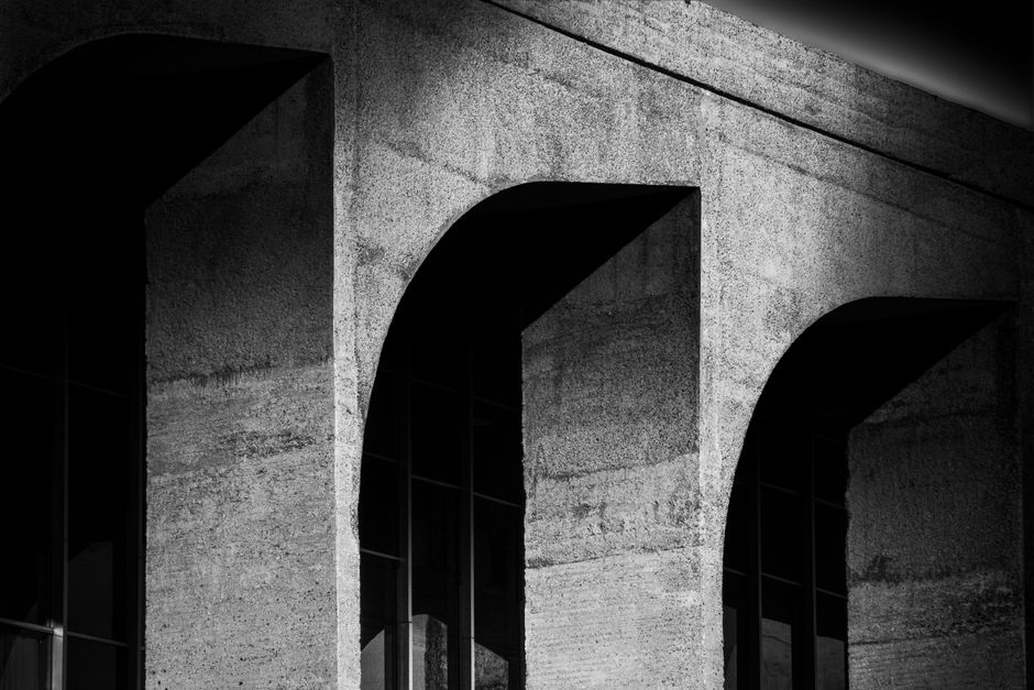 Legislação Ambiental — Black and white photo of modern concrete arches casting shadows, Brasília, Brazil.